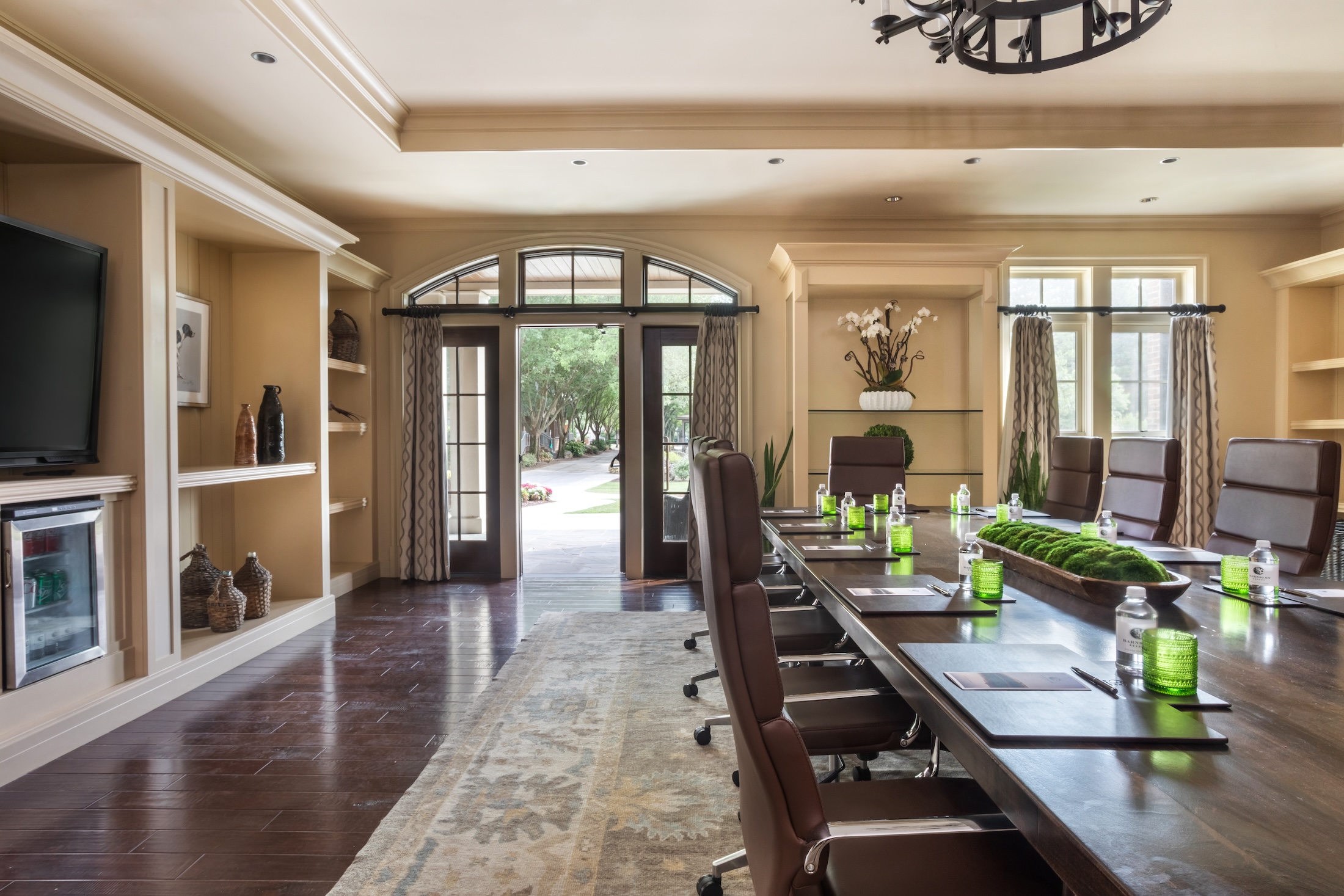 The interior of the Inn Boardroom looking out at the entrance.