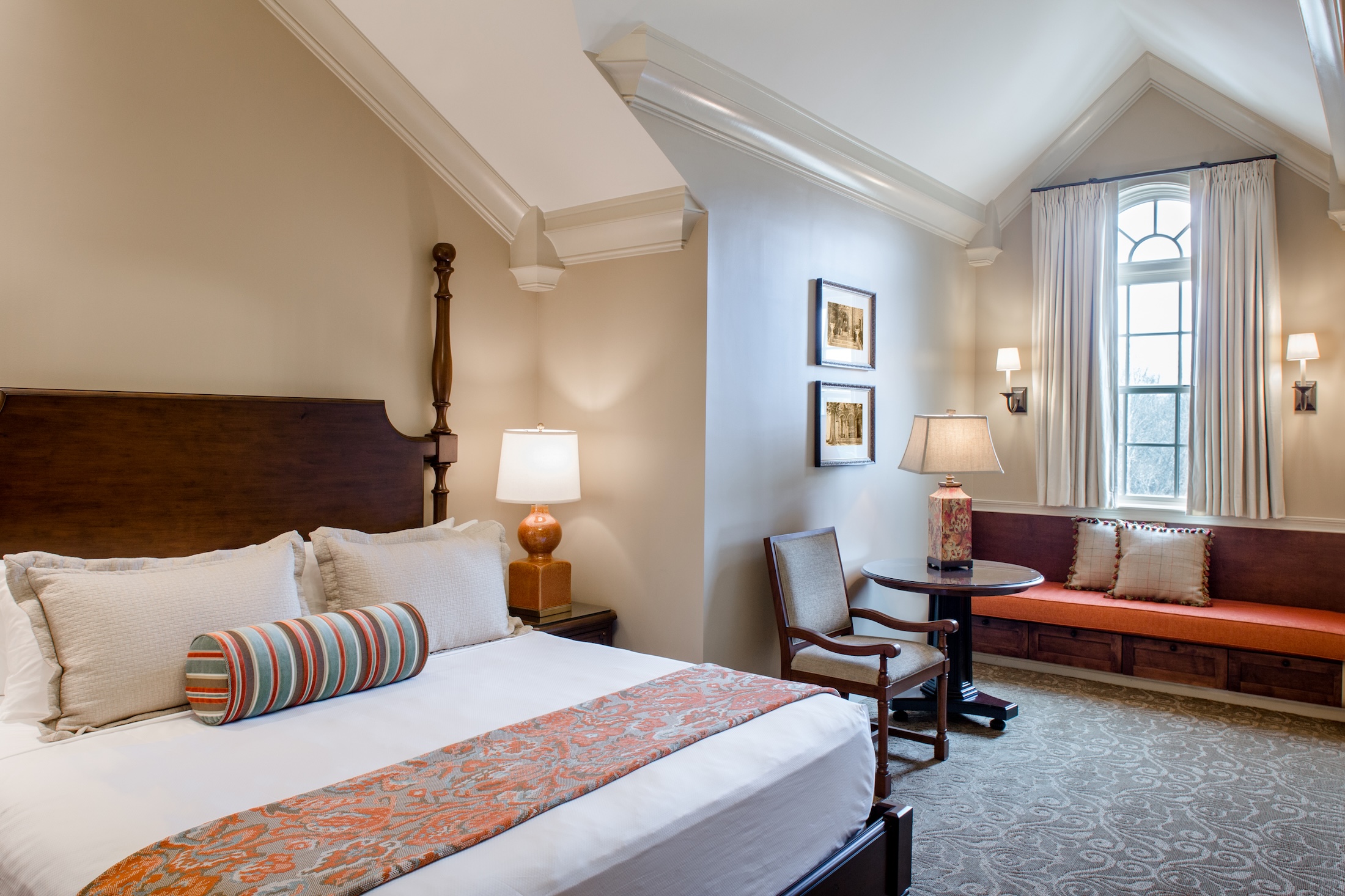 A king bed and seating area in the Inn at Barnsley Resort.