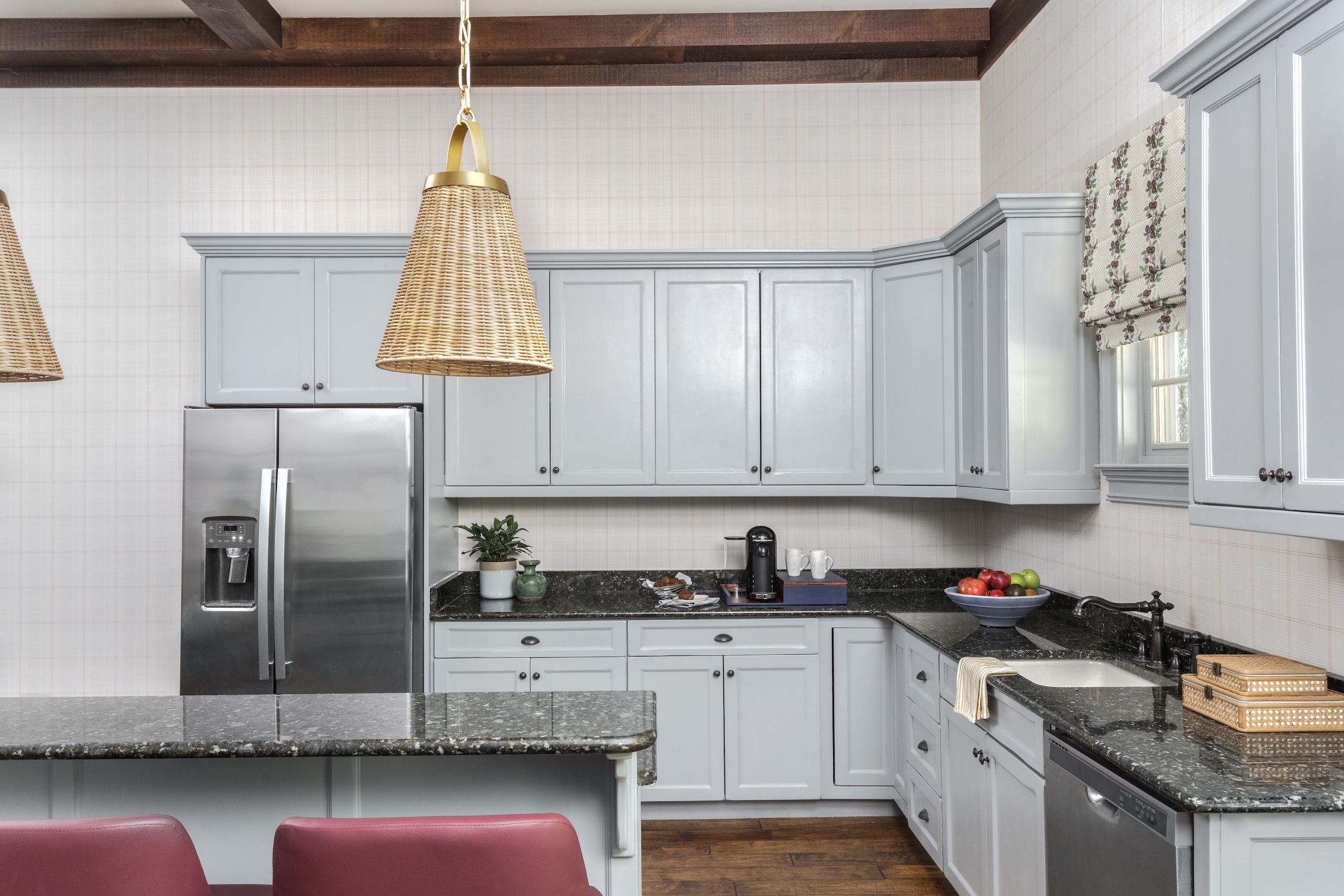 Godfrey Cottage at Barnsley Resort, large kitchen with grey cupboards and breakfast bar area